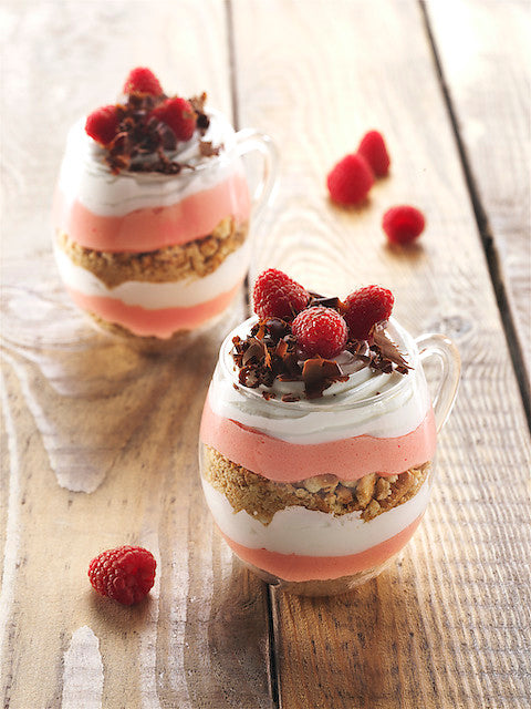 Tiramisù con mousse ai lamponi e biscotti al limone