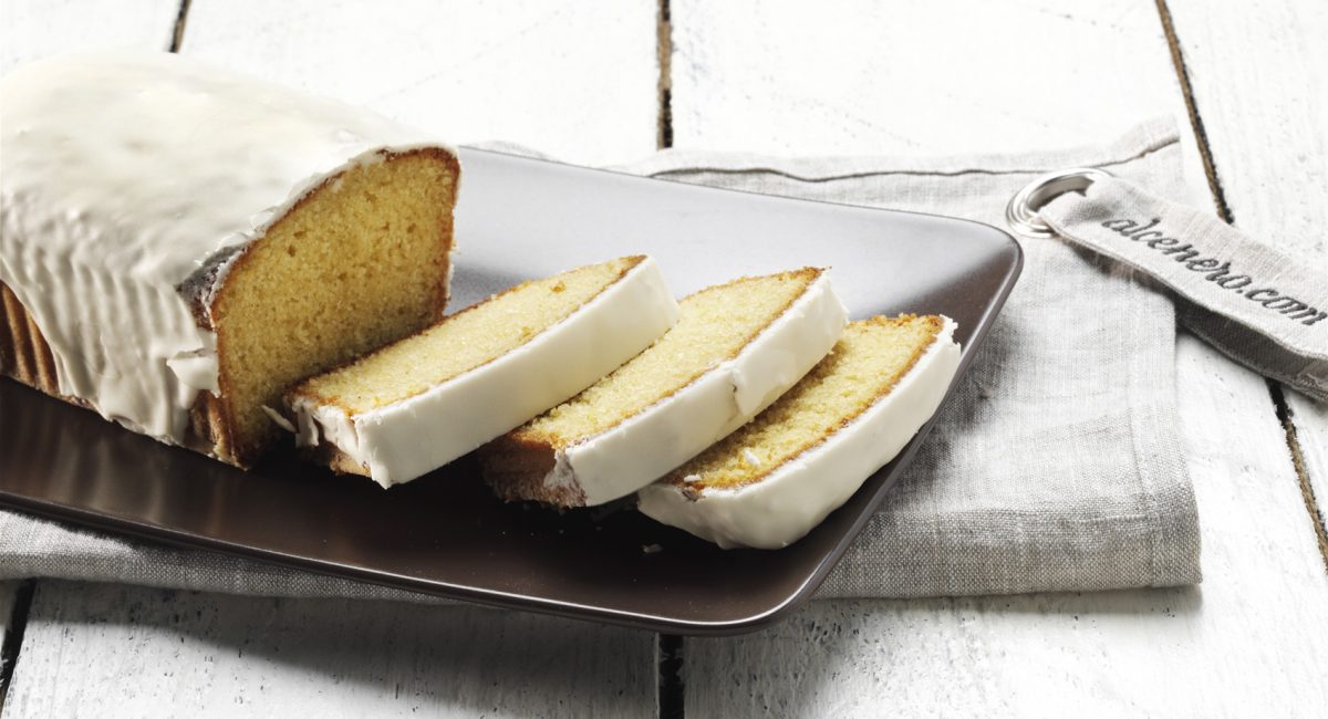 Plumcake all'olio extra vergine di oliva con glassa al nettare di melagrana