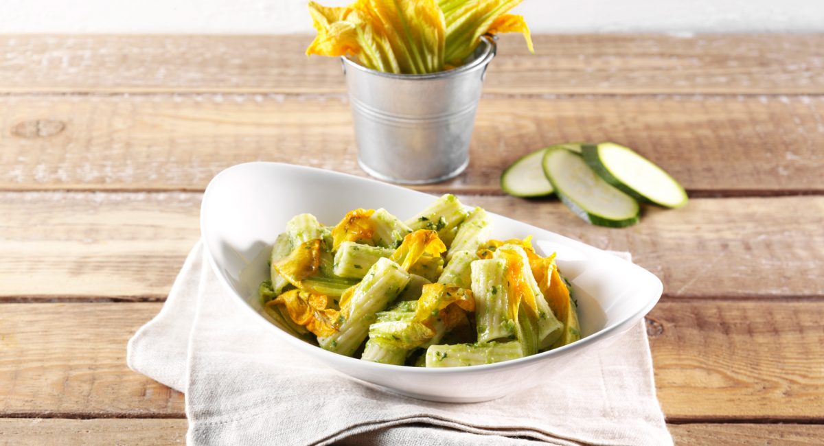 Rigatoni di grano duro Cappelli con crema di zucchine in fiore