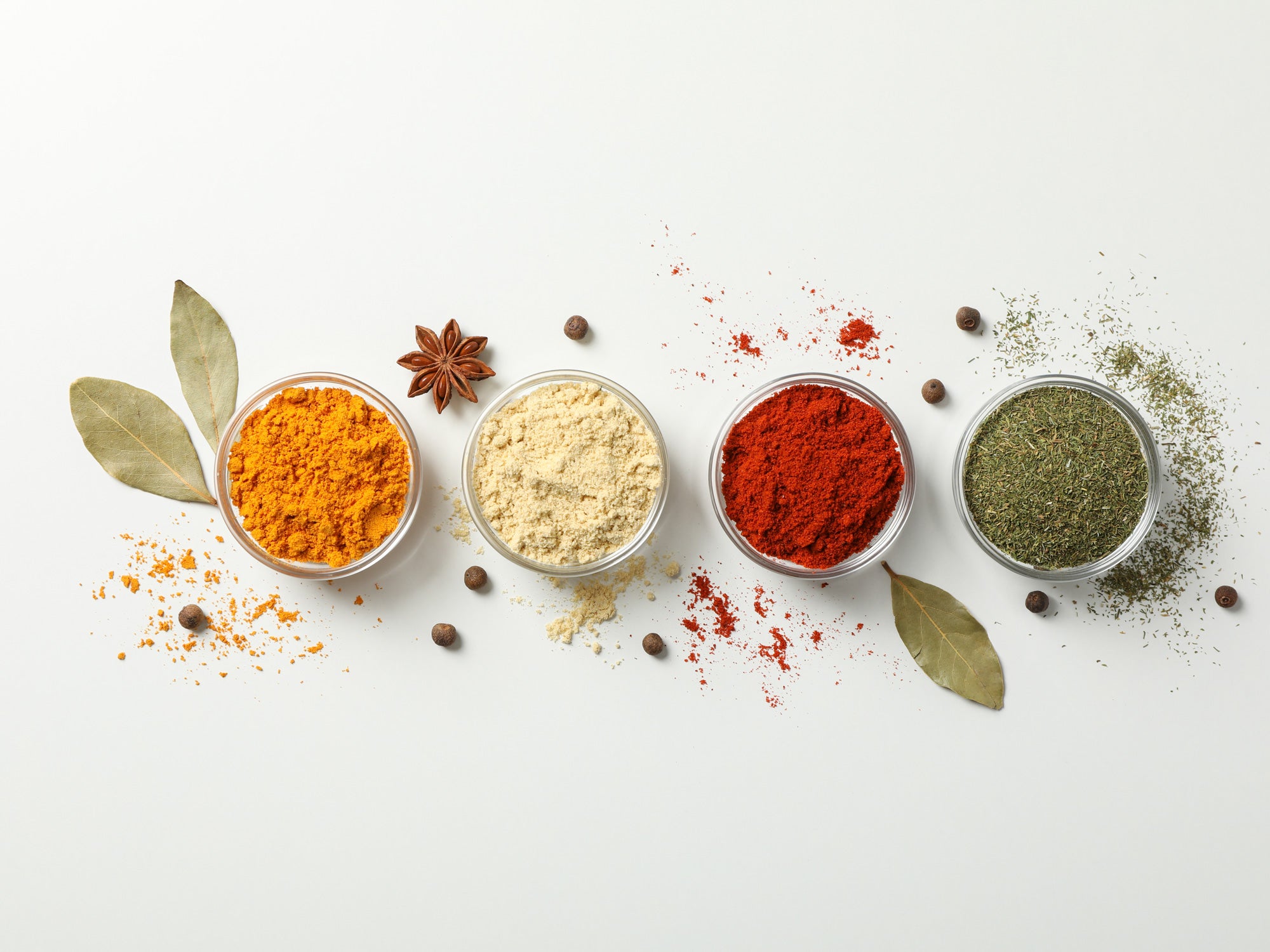 Erbe aromatiche, spezie e acqua di rose per una cucina profumata e salutare