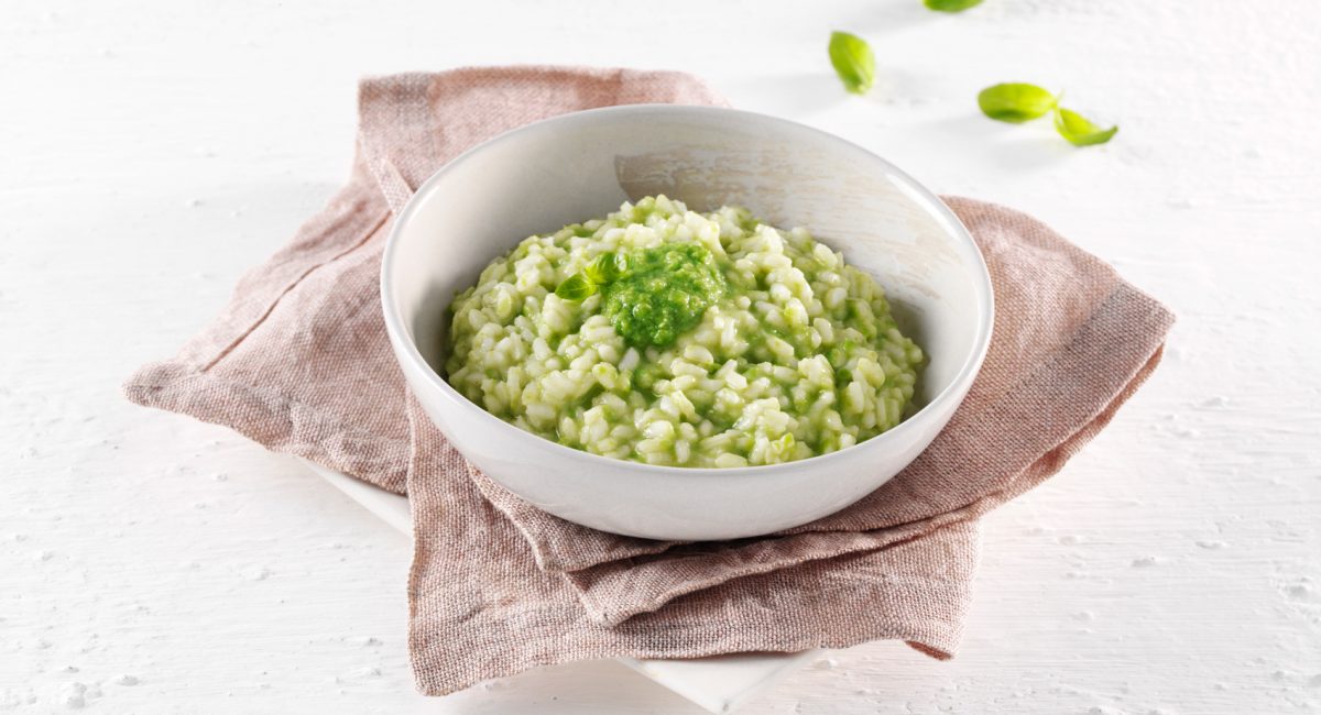 Risotto con purè di piselli e pesto al basilico