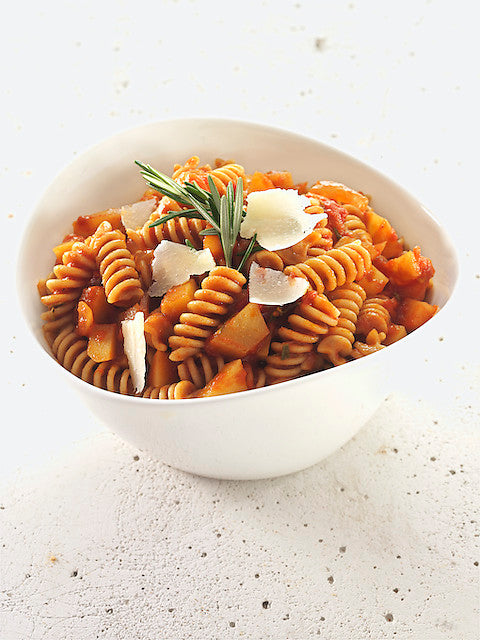 Fusilli di farro integrale con sugo di pomodoro con funghi porcini e topinambur