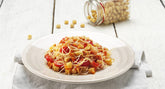 Spaghetti di mais e riso con pesto vegano al tofu e verdure al forno