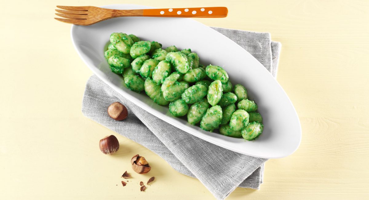 Gnocchi di ricotta e farina di riso con pesto di cavolo riccio