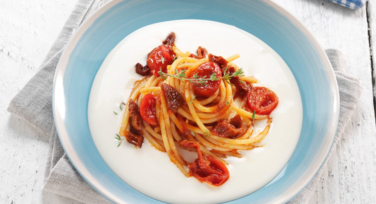 Spaghettoni di Gragnano tiepidi con pomodori