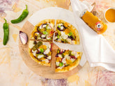 Pizza con passata di pomodoro giallo, peperone delicato dolce e provolone