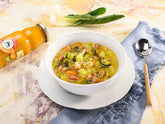 Zuppa di fagioli borlotti con verdure e passata vellutata di pomodoro giallo