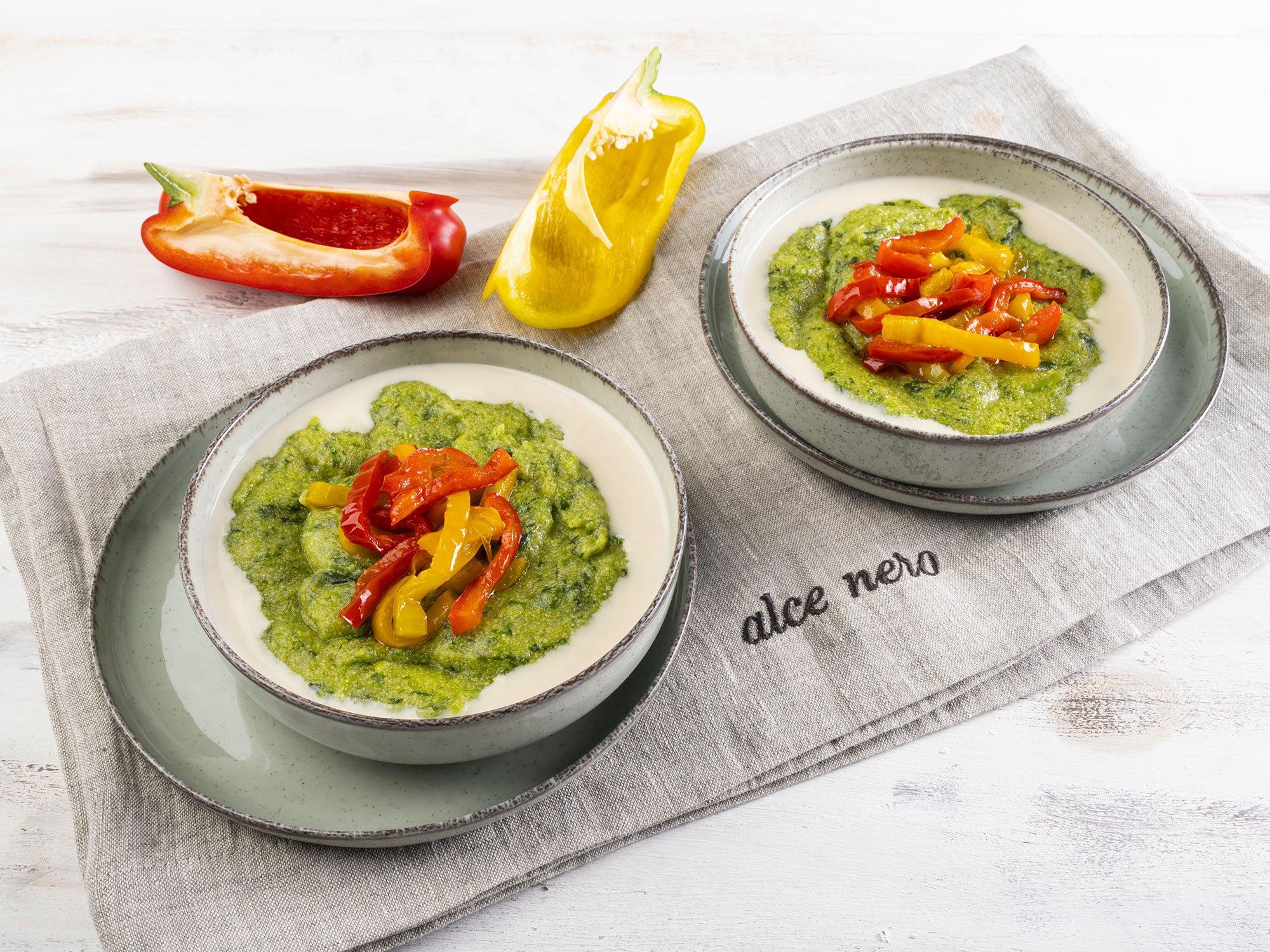 Polenta fresca con cime di rapa, peperone delicato dolce e salsa al pecorino