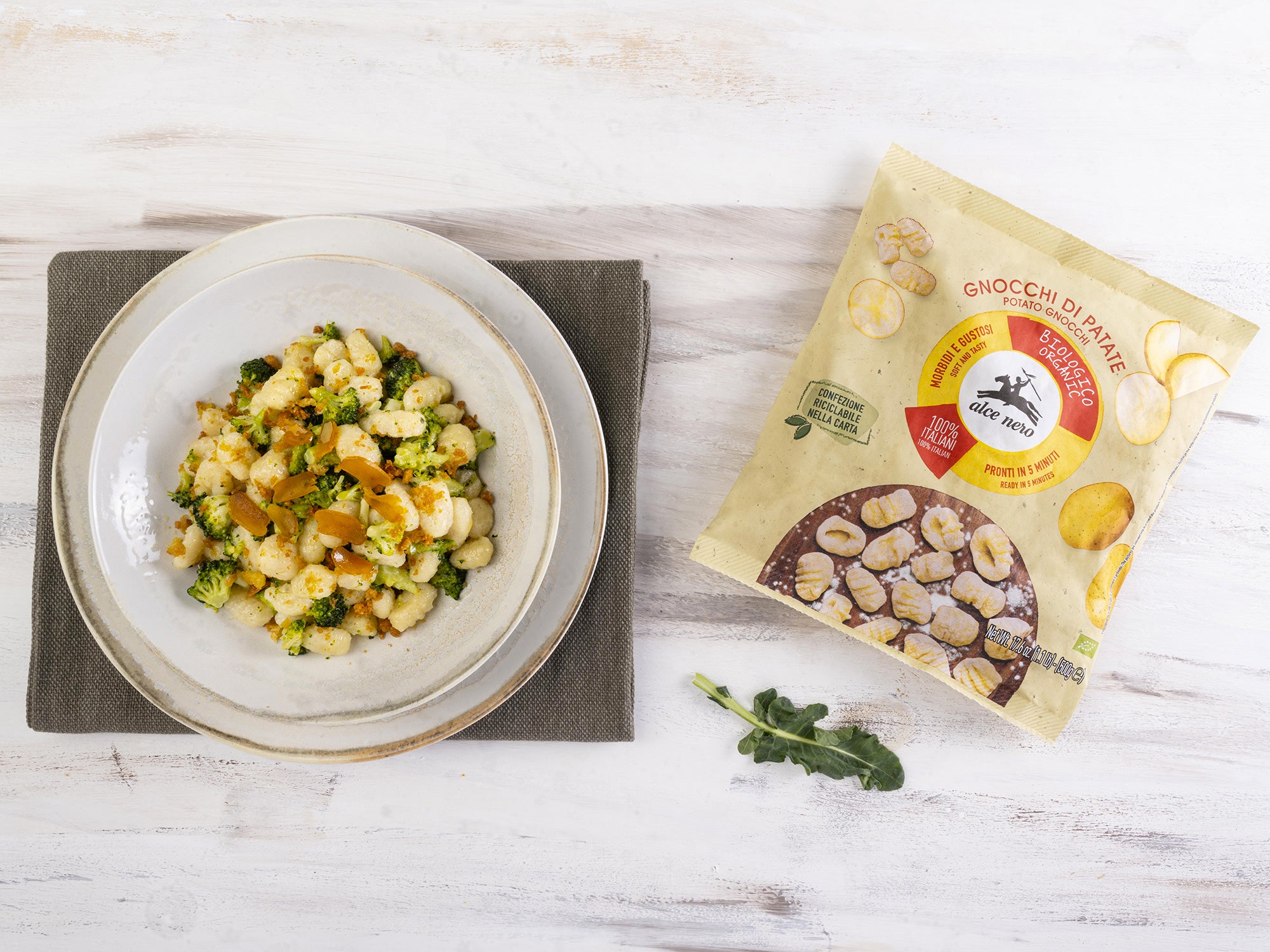 Gnocchi di patate con broccoli, alici sott'olio e briciole di pane