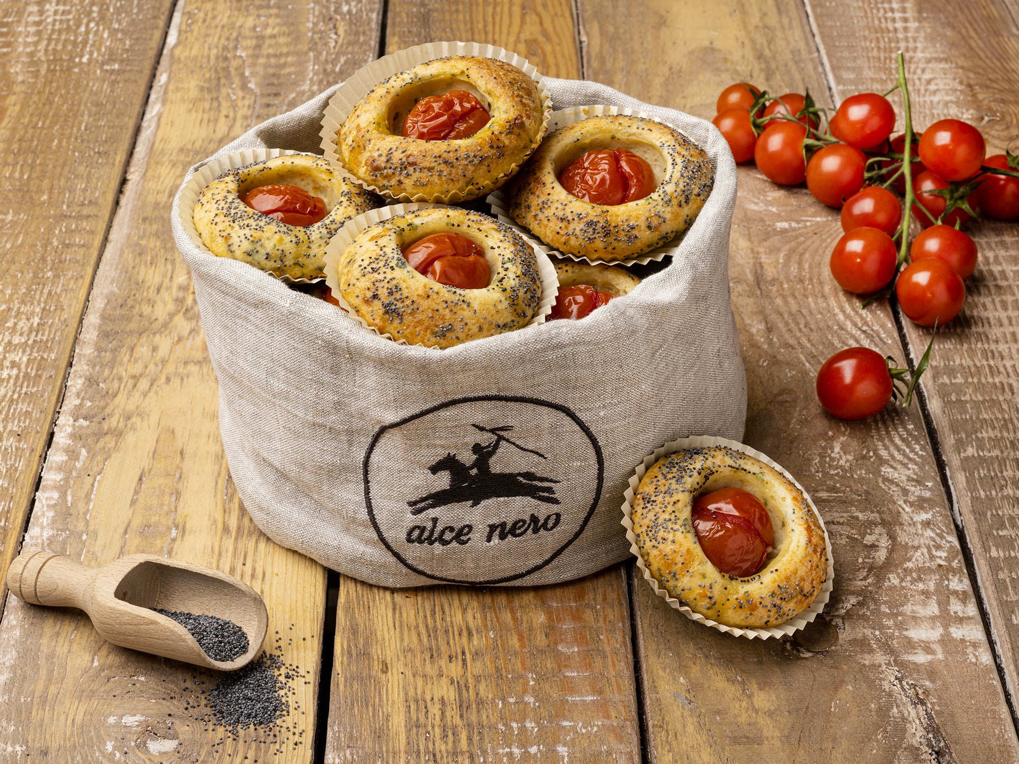 Muffin salati con pomodorini rustici assortiti