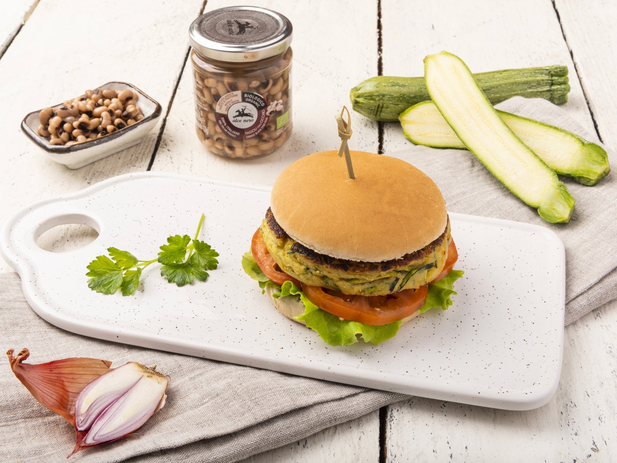 Burger con zucchine, fagioli dell'occhio e riso carnaroli