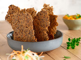 Crackers ai semi con olio extra vergine di oliva e olive pugliesi