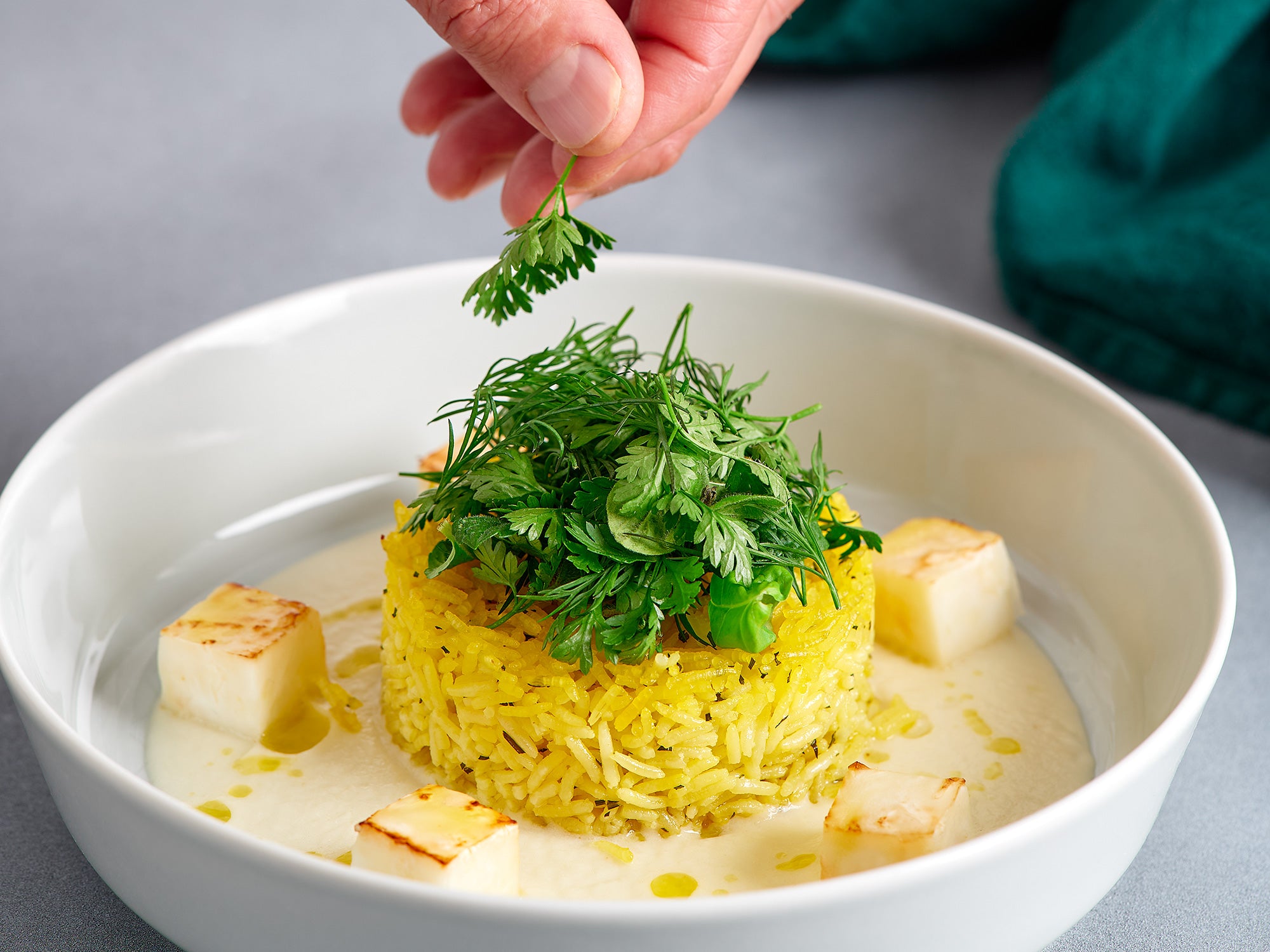 Tortino di riso Basmati allo zafferano e aneto con crema di sedano rapa